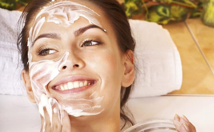 d8aed984d8b7d8a7d8aa-d984d984d988d8acd987-d8a7d984d8afd987d986d98a-d988d8a7d984d8add8a8d988d8a8-825x510-2 خلطات للوجه الدهني والحبوب