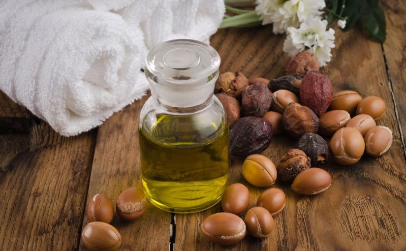 d8b2d98ad8aa-d8a7d984d8a3d8b1d8bad8a7d986-825x510-2 فوائد زيت الارغان للشعر والبشرة