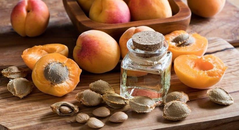 d8b2d98ad8aa-d8a7d984d985d8b4d985d8b4-d988d8a7d984d8aad8a8d98ad98ad8b6-825x450-2 زيت المشمش والتبييض