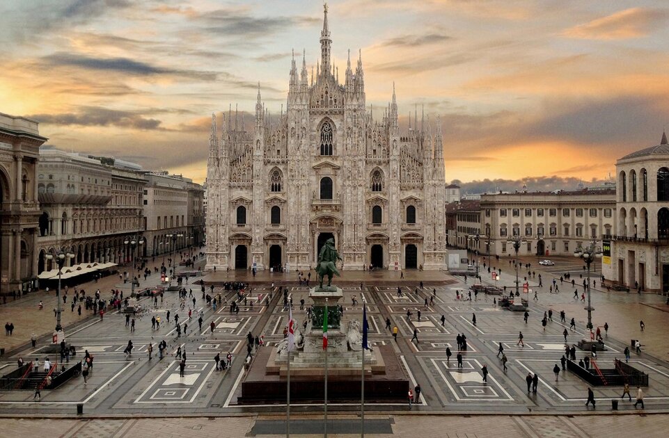 ساحة دومو ساحة دومو