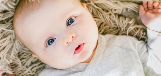 سبب رائحة فم الطفل الرضيع