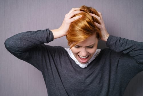 d8b3d98ad8b7d8b1 امرأة تصرخ