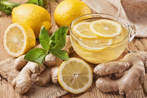 شاي أخضر مع الزنجبيل والليمون