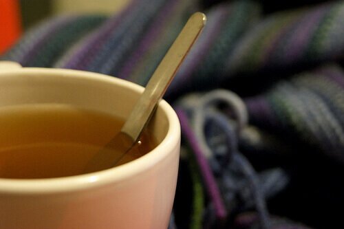 d8b4d8a7d98a-d8b9d8b4d8a8d8a9-d8b3d8b1d8a9-d8a7d984d8a3d8b1d8b6 فنجان شاي عشبة سرة الأرض
