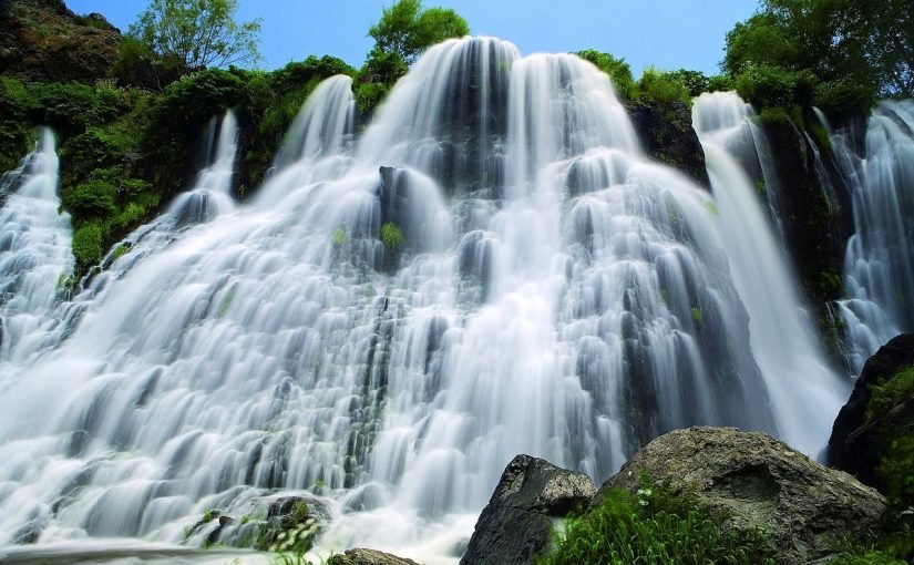 d8b4d984d8a7d984-825x510-2 معلومات عامة عن الشلالات