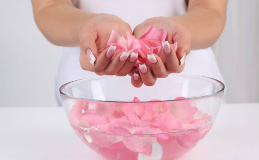 d8b7d8b1d98ad982d8a9-d8b9d985d984-d985d8a7d8a1-d8a7d984d988d8b1d8af-d8a8d8a7d984d988d8b1d8af-d8a7d984d985d8acd981d981-825x510-2 طريقة عمل ماء الورد بالورد المجفف