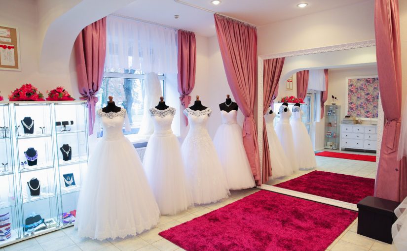 d981d8b3d8a7d8aad98ad986-d8b2d981d8a7d981-d984d984d8a7d98ad8acd8a7d8b1-d981d98a-d8a7d984d8b4d8a7d8b1d982d8a9-825x510-2 فساتين زفاف للايجار في الشارقة