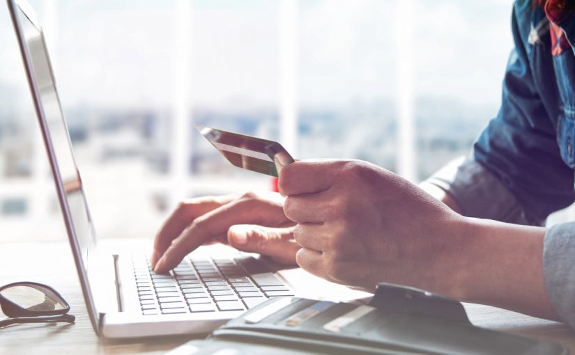 d981d988d8a7d8a6d8af-d8a7d984d8aad8acd8a7d8b1d8a9-d8a7d984d8a5d984d983d8aad8b1d988d986d98ad8a9-825x510-2 فوائد التجارة الإلكترونية