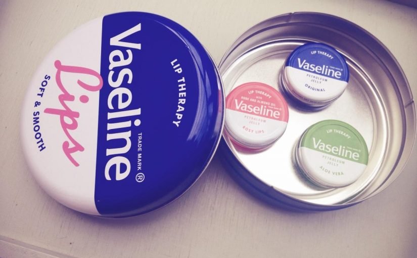 d981d988d8a7d8a6d8af-d8a7d984d981d8a7d8b2d984d98ad986-d984d984d8a8d8b4d8b1d987-825x510-2 فوائد الفازلين للبشره