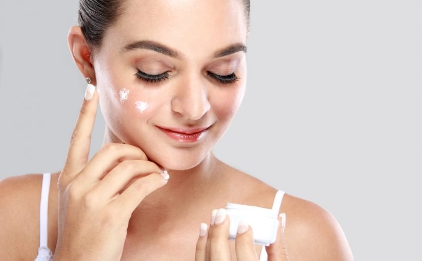 d983d8b1d98ad985-d8aad981d8aad98ad8ad-d8a7d984d8a8d8b4d8b1d8a9-825x510-2 كريم تفتيح البشرة