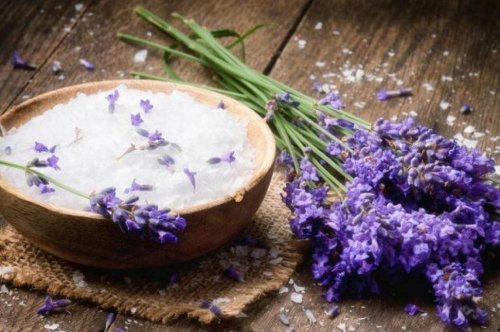 صودا الخبز وزيت اللافندر