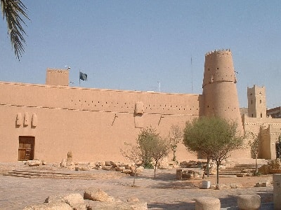 ما هي أكثر وجهة سياحية يتخذها الشاب السعودي؟