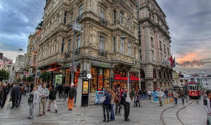 d985d8add984d8a7d8aa-d8a5d8b3d8b7d986d8a8d988d984-d985d984d8a7d8a8d8b3-825x490-2 محلات إسطنبول ملابس