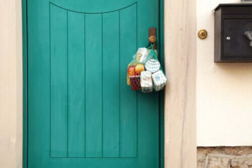 مساعدة الآخرين