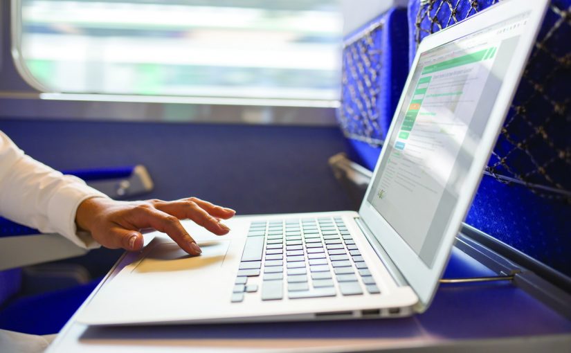 d985d988d8b6d988d8b9-d8b9d986-d8a7d8afd8a7d8a8-d988d8a7d8aed984d8a7d982d98ad8a7d8aa-d8a7d8b3d8aad8aed8afd8a7d985-d8a7d984d8a7d986d8aad8b1d986d8aa-d982d8b5d98ad8b1-825x510-2 موضوع عن اداب واخلاقيات استخدام الانترنت قصير