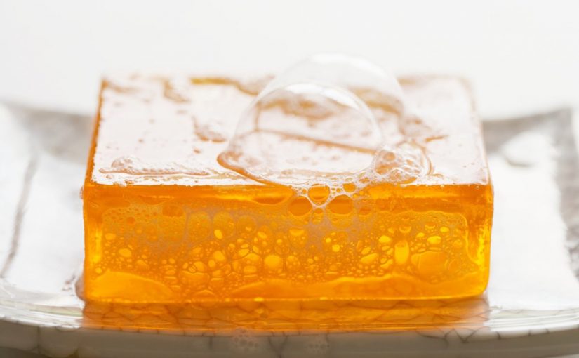 d987d984-d8b5d8a7d8a8d988d986-d8a7d984d8acd984d8b3d8b1d98ad986-d985d981d98ad8af-d984d984d8a8d8b4d8b1d8a9-d8a7d984d8afd987d986d98ad8a9-825x510-2 هل صابون الجلسرين مفيد للبشرة الدهنية