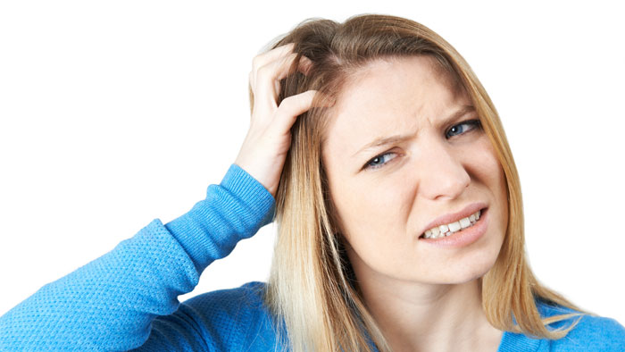 طبابة نت - قشرة الرأس وجفاف فروة الرأس