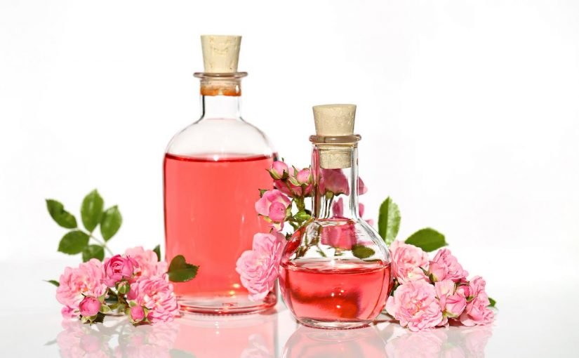 dnmuxh3uwaa29vp-825x510-2 ما هي فوائد ماء الورد للشعر