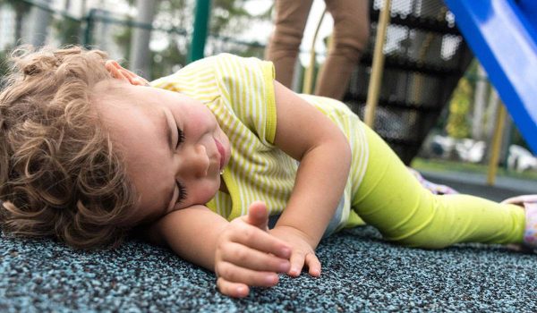 سقوط الطفل على رأسه