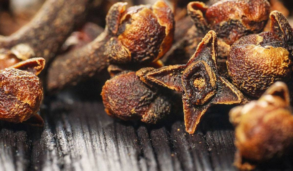 فوائد القرنفل للبشرة