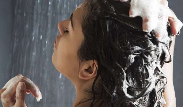 طريقة غسل الشعر الصحيحة
