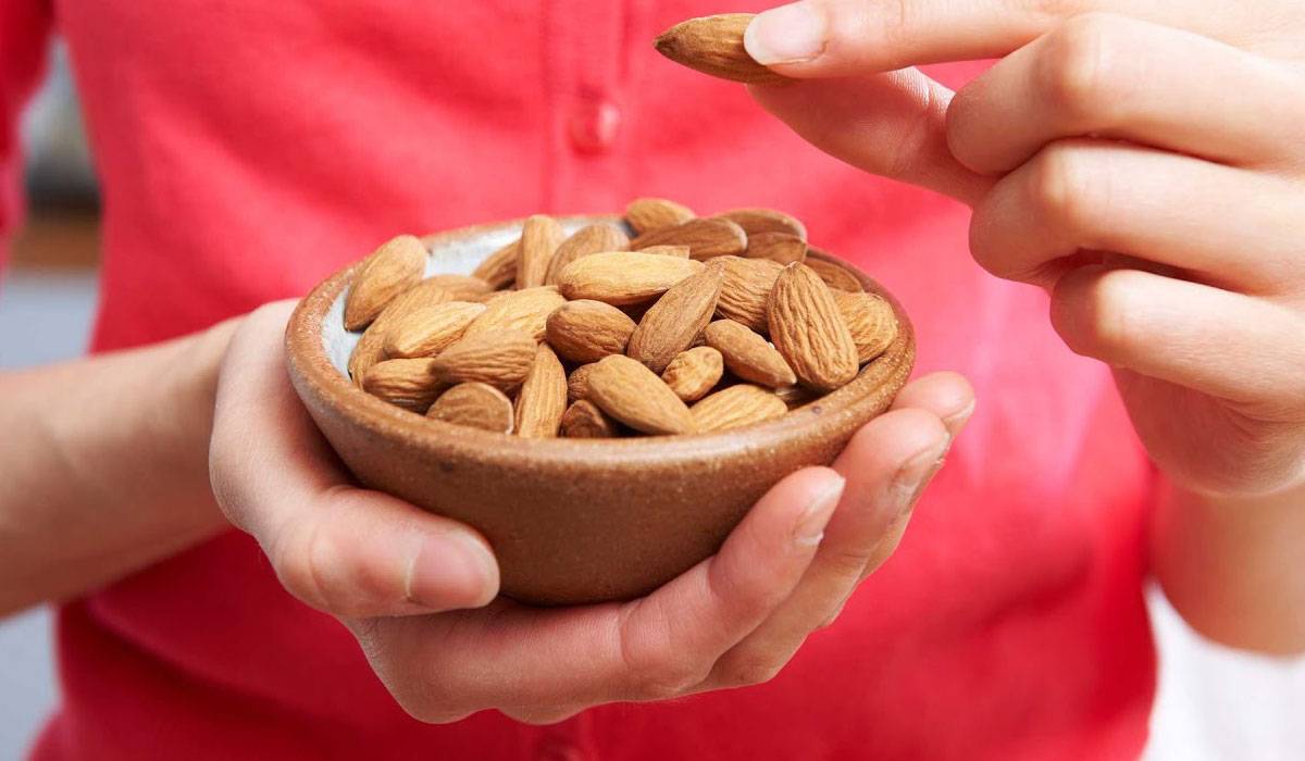 اكل المكسرات