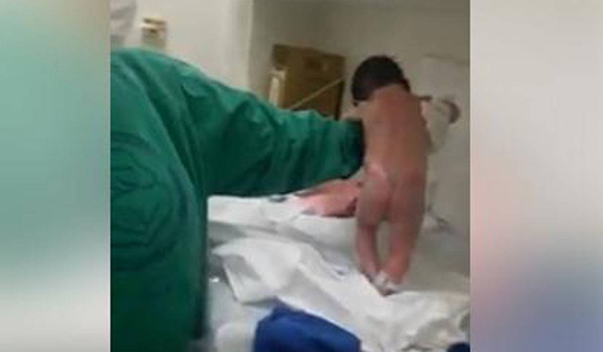 طفلة مولودة