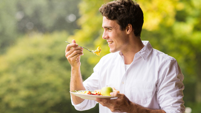 موقع طبابة نت - عادة تناول الطعام واقفاً- العادات الصحية