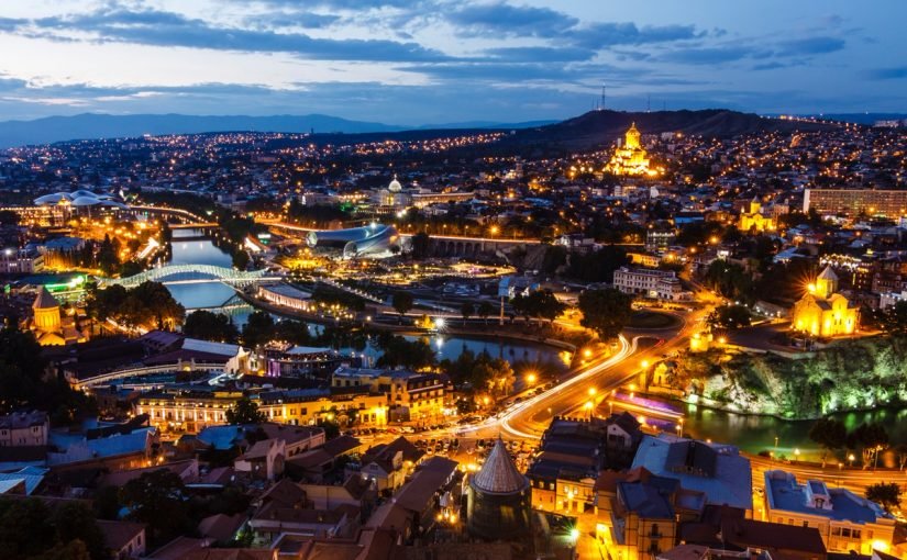 ec2ba1abfece696e90a87f10c31c628b1-825x510-2 السياحة في جورجيا