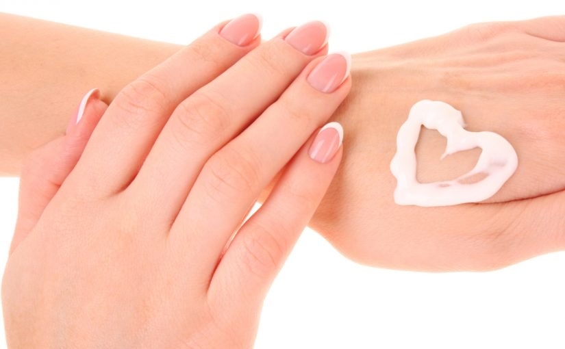 el-825x510-2 علاجات منزلية لتنعيم اليدين