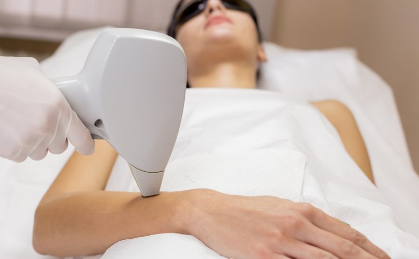 fotoepilyaciya-05-1-825x510-2 إزالة الشعر بالليزر في دبي