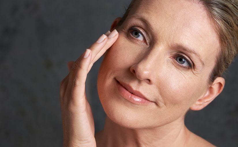 gettyimages-494149805-825x510-2 اسباب وعلاج تجاعيد العين