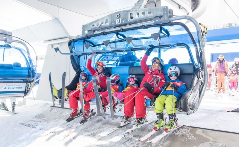 gondelfahrt-kinder-skilehrer-gross-825x510-2 بدائل للمعكسرات الصيفية في دبي