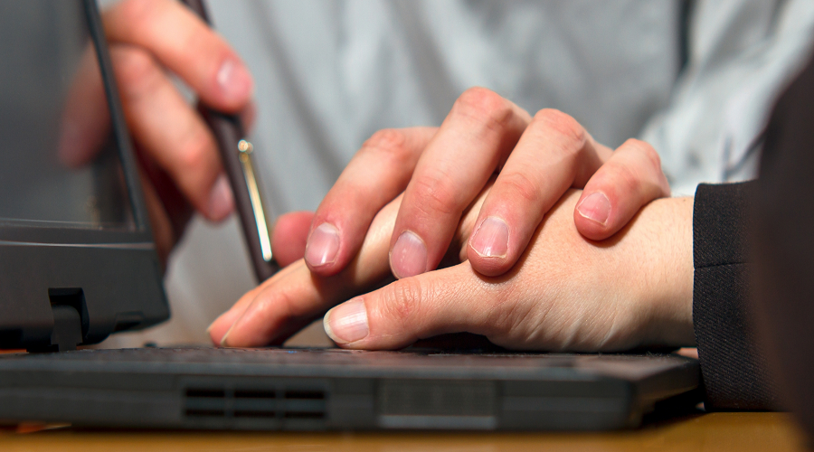 harcc3a8lement-sexuel-1 ذ. الحمودي يكتب: المرأة وأخلاق العلاج بين الطبيب صاحب الشهادات والراقي صاحب الادعاءات!!