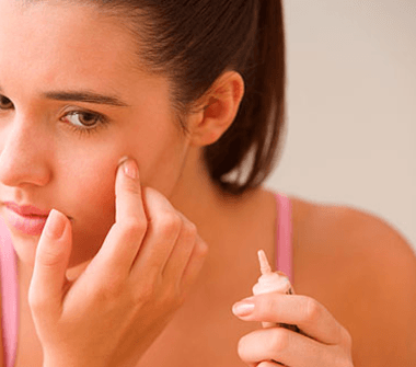 hiding_blemishes-7-380x335-1 tإخفاء العيوب :