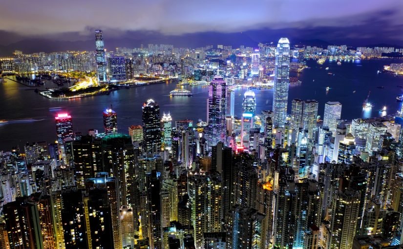 hong-kong-by-night-112151279-825x510-2 السياحة في الصين هونج كونج