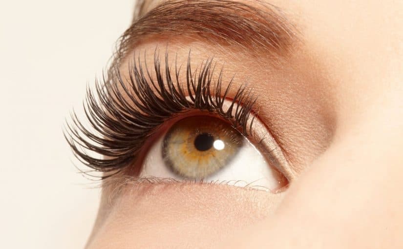 how-to-increase-eyelashes5-825x510-2 علاج سواد العين بالاعشاب