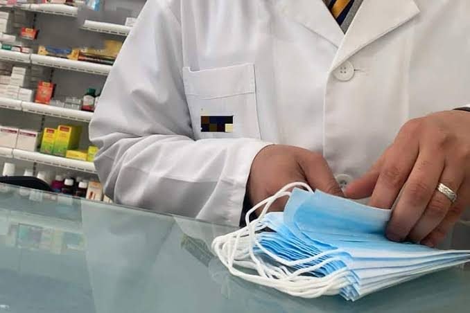 images-7-1-1500x9999-c حجز كمامات طبية وقارورات مطهر اليدين بتلمسان