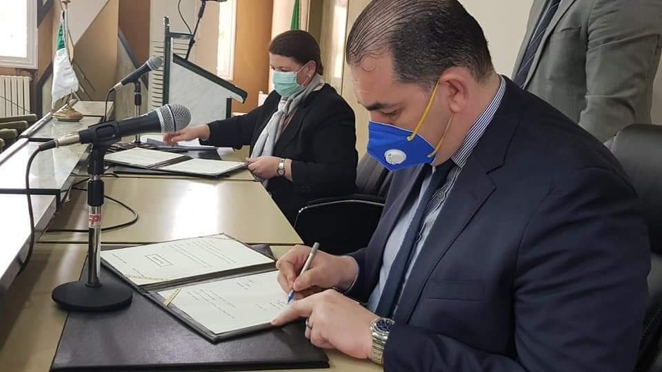 img-20200430-wa0020-1500x9999-c الأفسيو توقع شراكة مع وزارة التكوين المهني لإنتاج 5 ملايين كمامة صحية