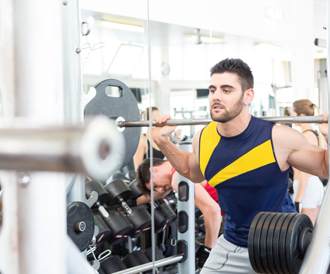 صورة شاب يمارس الرياضة الوقاية من الكوليسترول