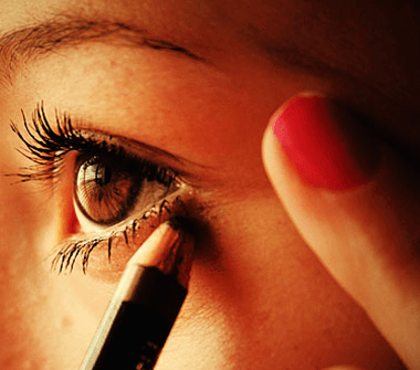 makeup_safety_tips-7-380x335-1 نصائح لوضع الميكياج :