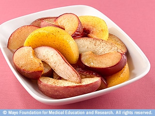 قطع فواكه طازجة مشوية قطع فواكه طازجة مشوية