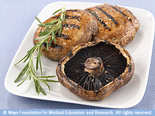 همبورجر فطريات البورتوبيلو همبورجر فطريات البورتوبيلو