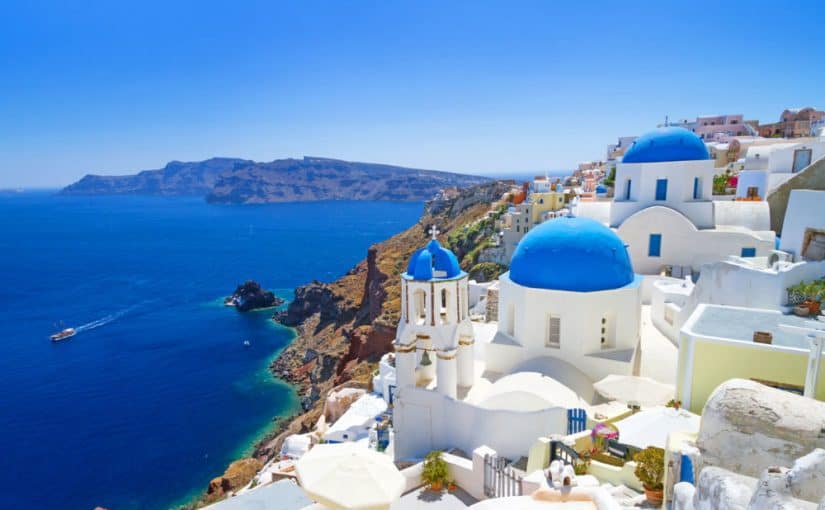 oia-village-in-santorini-1000x667-825x510-2 سانتوريني