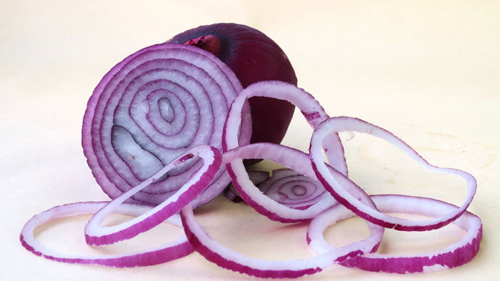 onion-juice-hair-2 طبابة نت - عصير البصل يوقف تساقط الشعر