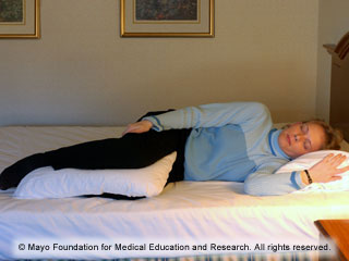 النوم على جانبك النوم على جانبك