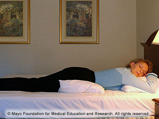 النوم على بطنك النوم على بطنك