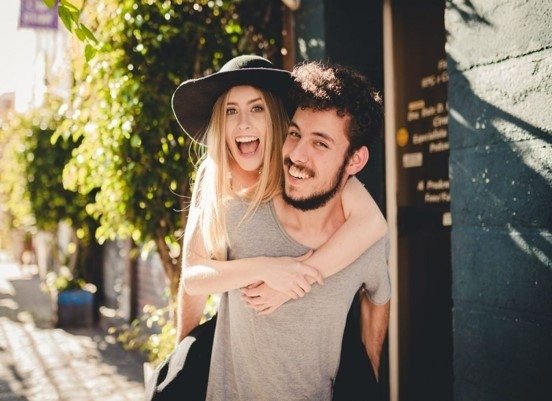 عندما تكون على سجيَّتكَ معه