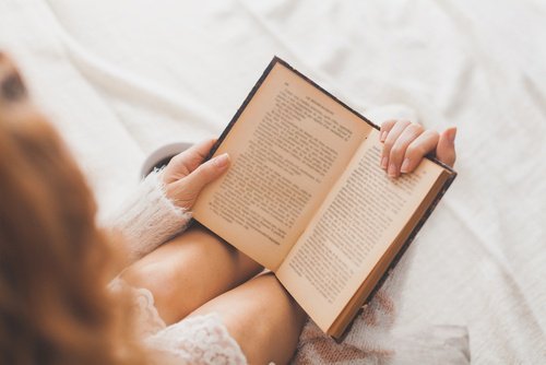 reading-a-book قراءة كتاب
