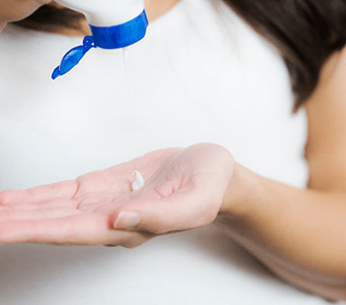 retinol_cream-2-380x335-1 9.كريم الريتينول الموضعي :